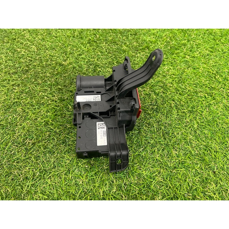 Распределитель B+, многоф. (электрика) AUDI A4 B9 2017 2.0 DBPA 8W0941823F