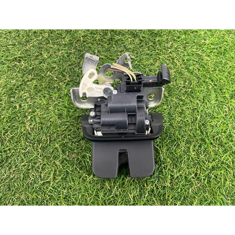 Замок багажника (кузов и элементы) AUDI Q7 4L 2011 3.0 CATA 4F9827505