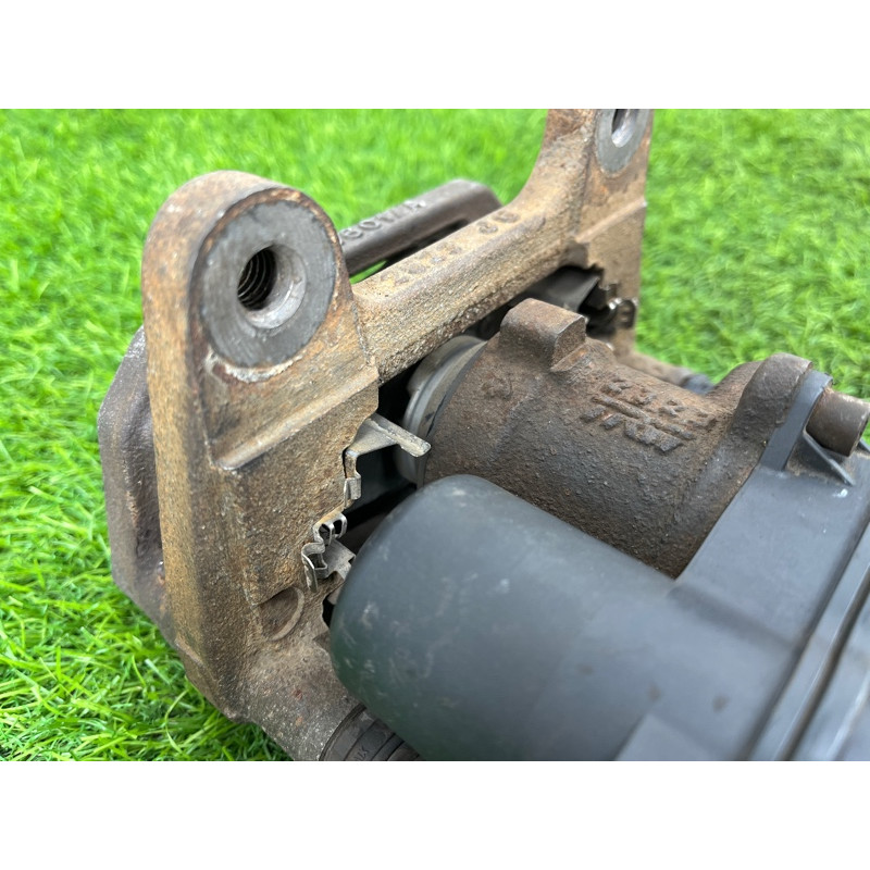 Суппорт тормозной (тормозная система) Jeep Cherokee KL 68225313AA