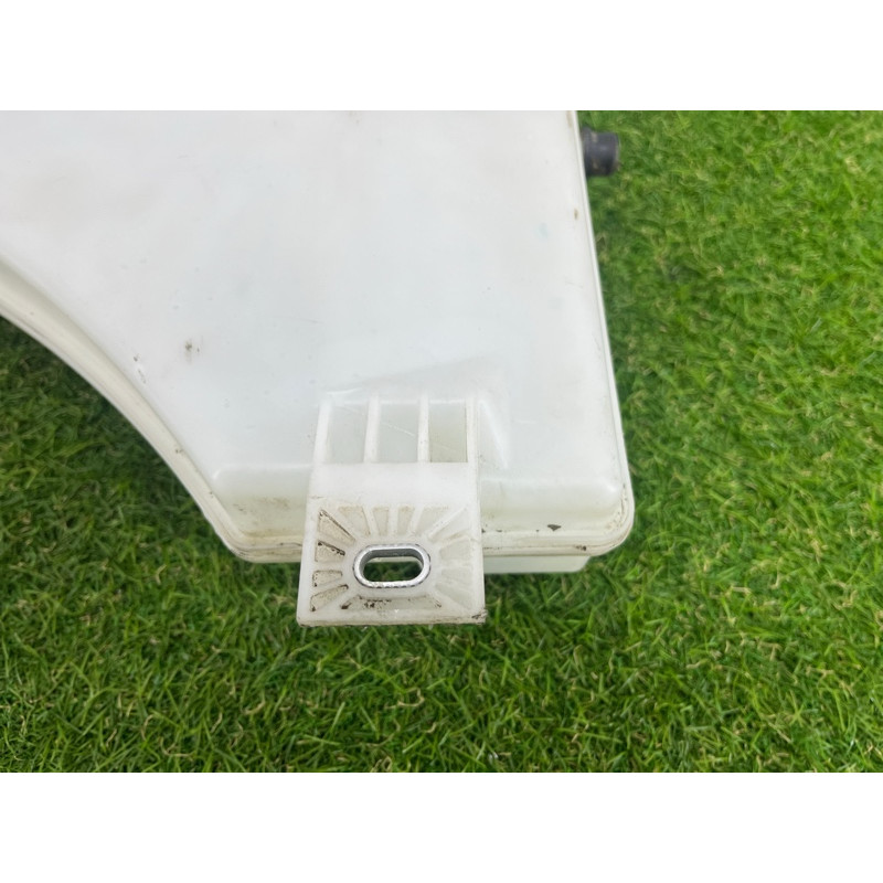 Бачок омывателя (кузов и элементы) Volkswagen Touareg NF 2011 3.0 TDI 7P0955453A