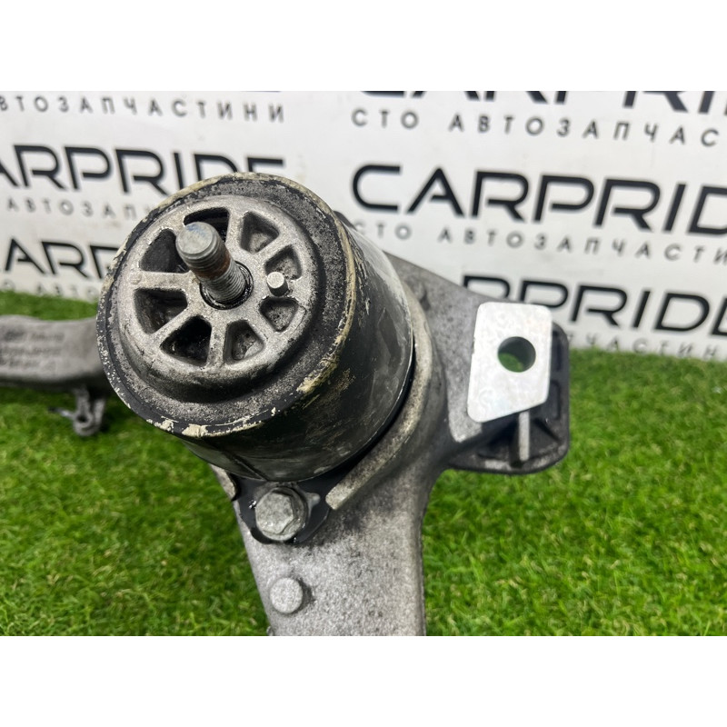 Кронштейн двигателя (кронштейны двигателя) AUDI Q7 4L 2011 3.0 CATA 7P0199207