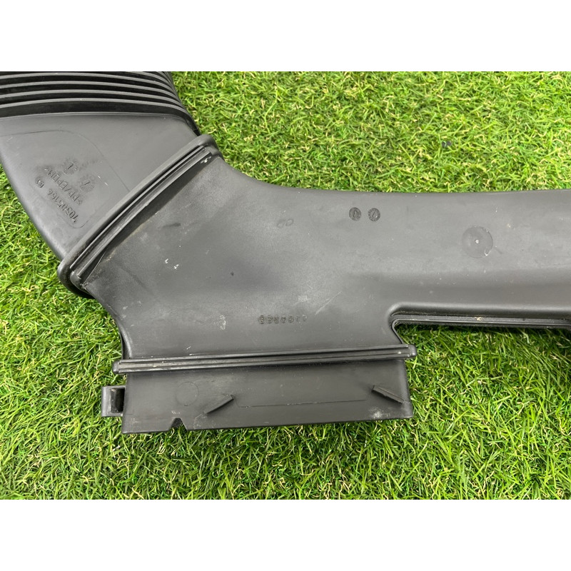 Повітрозабірник (подача палива) BMW 3-series E93 2008 3.0 N54 13717541737