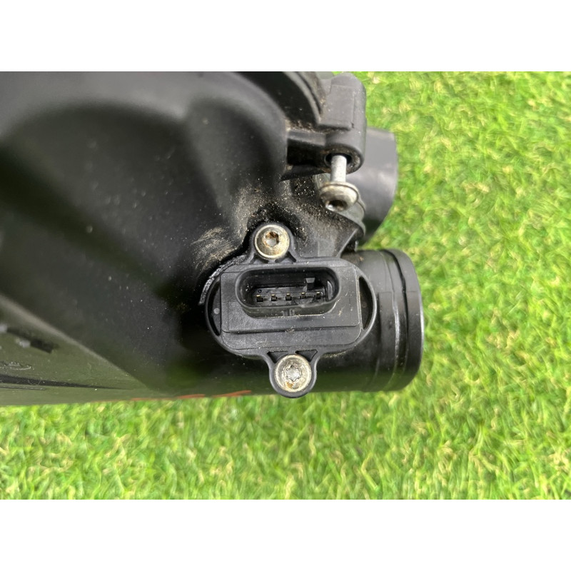 Корпус воздушного фильтра (впускная система) BMW 7-series F02 2011 4.4 N63 13717577463