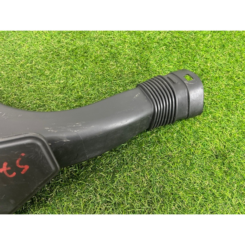 Патрубок воздушного фильтра (впускная система) BMW 7-series F02 2011 4.4 N63 13717577472