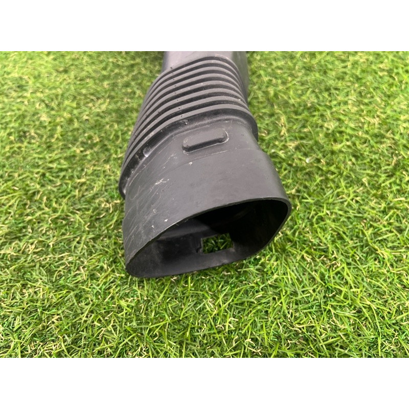 Патрубок воздушного фильтра (впускная система) BMW 7-series F02 2011 4.4 N63 13717577472