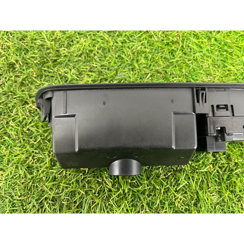 Кнопка стеклоподъемника (электрика / кнопки) BMW 7-series F02 2011 4.4 N63 51429169047