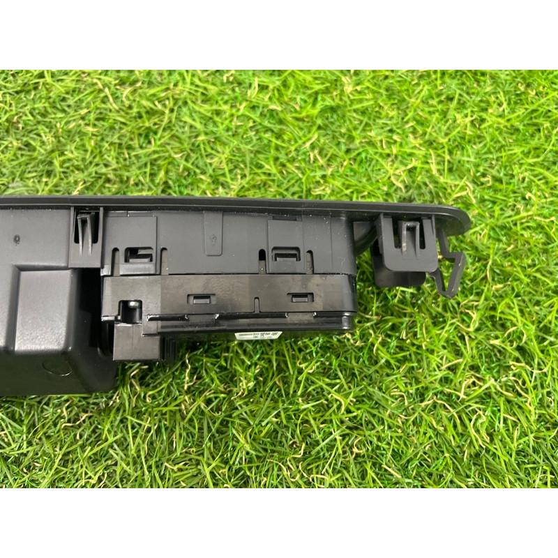 Кнопка стеклоподъемника (электрика / кнопки) BMW 7-series F02 2011 4.4 N63 51429169047