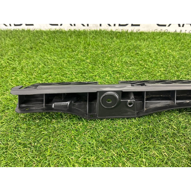 Крепление бампера (кузов и элементы) Volkswagen Touareg NF 2011 3.0 TDI 7P6807863