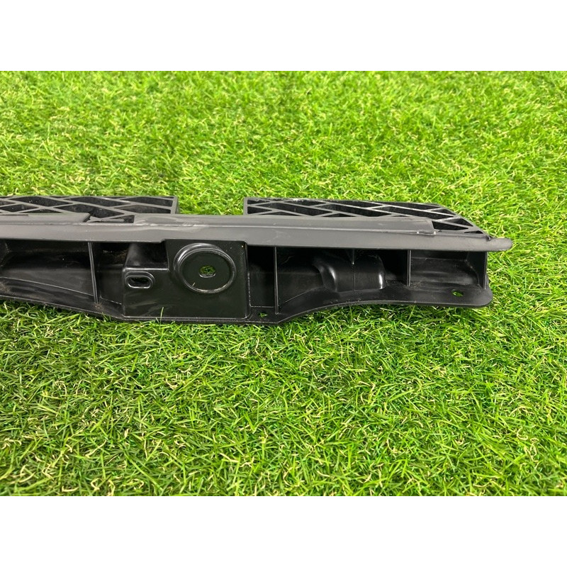 Крепление бампера (кузов и элементы) Volkswagen Touareg NF 2011 3.0 TDI 7P6807863