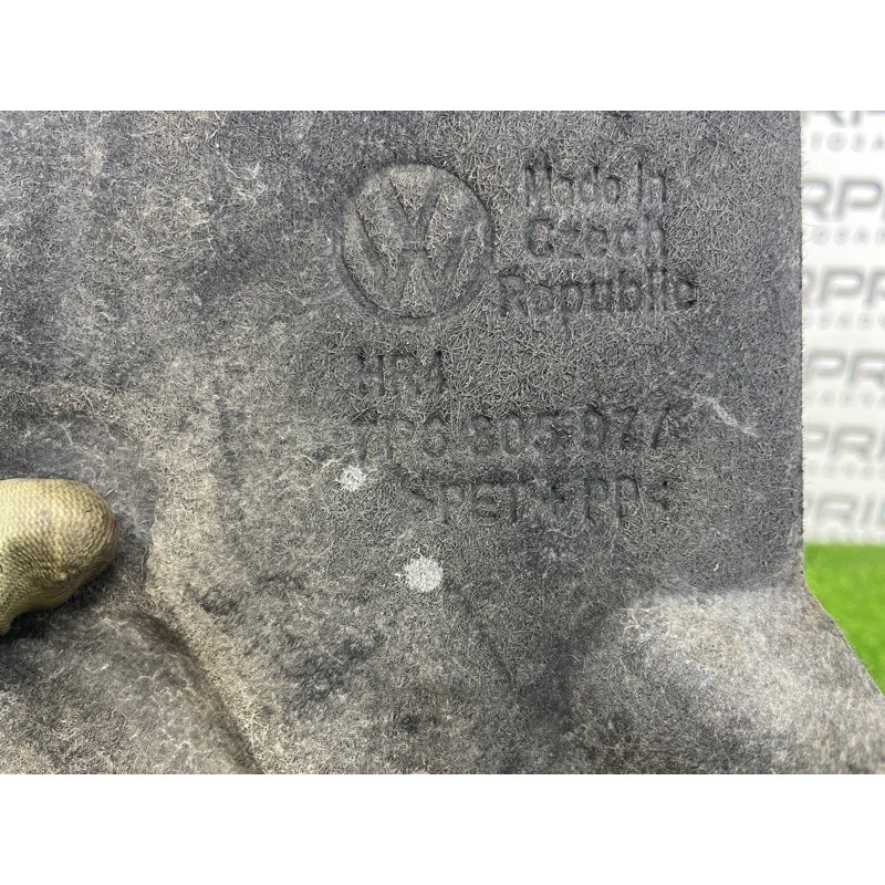 Подкрылок (кузов и элементы) Volkswagen Touareg NF 2011 3.0 TDI 7P6805977