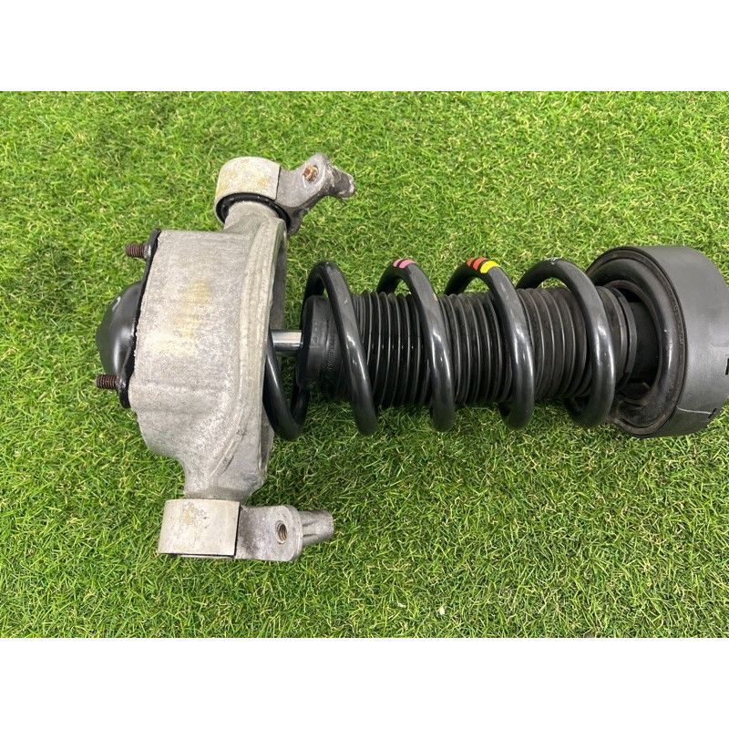 Амортизатор в сборе (подвеска) Volkswagen Touareg NF 2012 3.6 CGRA 7P6513029BG