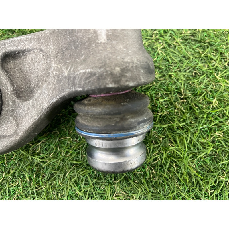 Рычаг подвески (подвеска) AUDI Q5 8R 2012 3.2 CALB 8K0407151D