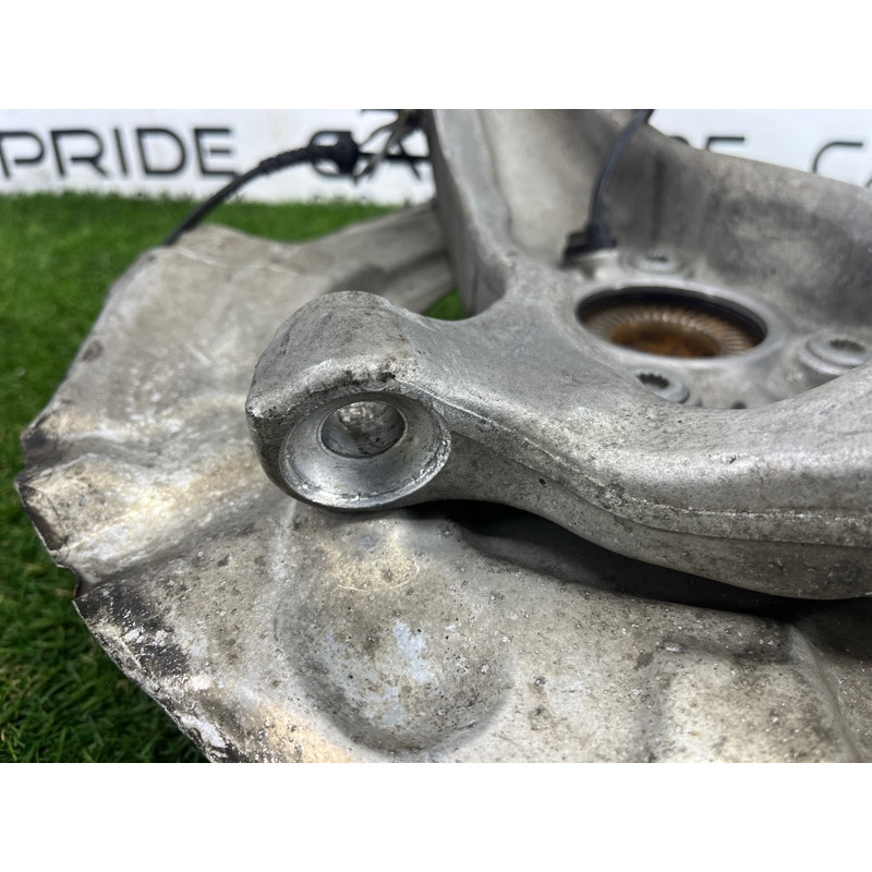 Поворотный кулак (подвеска) BMW 7-series F02 2011 4.4 N63 31216777750