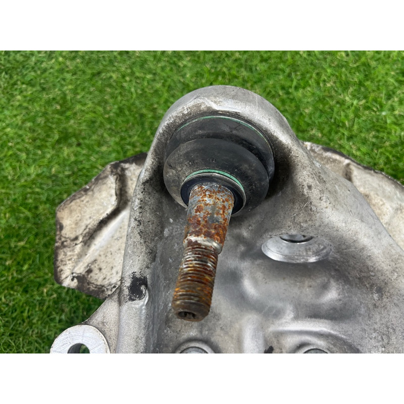 Поворотный кулак (подвеска) BMW 7-series F02 2011 4.4 N63 31216777750