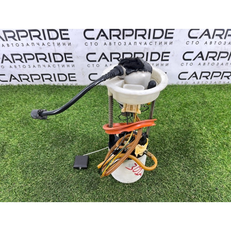 Топливный насос (топливная система) AUDI Q5 8R 2012 3.2 CALB 8R0919051N