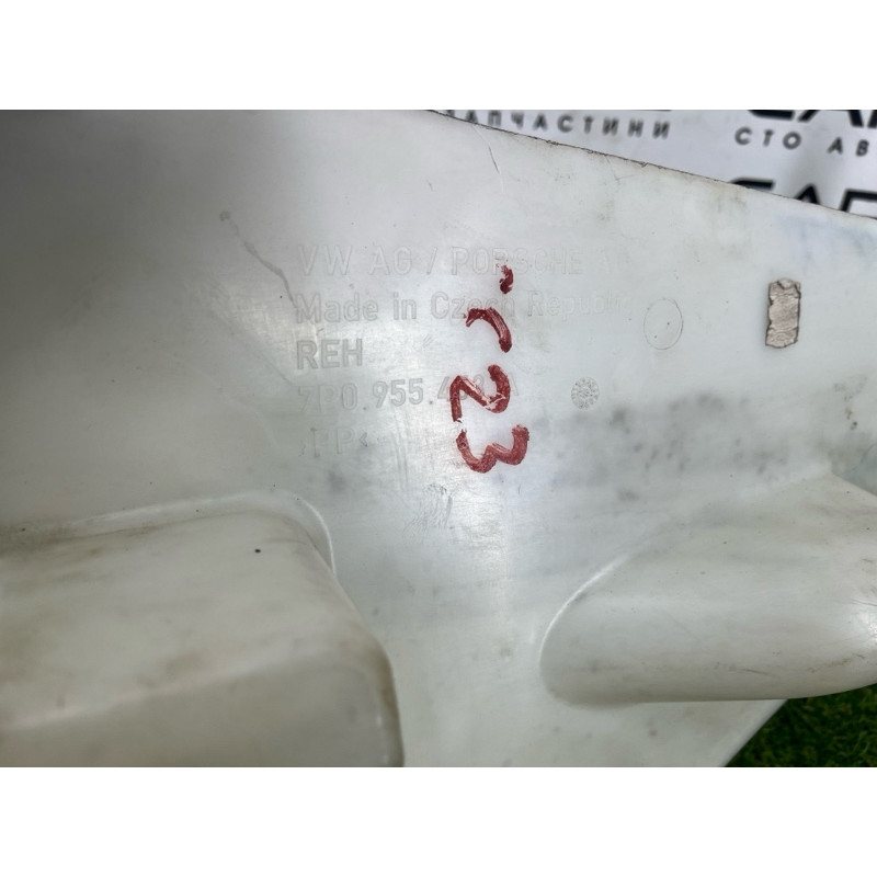 Бачок омывателя (кузов и элементы) Volkswagen Touareg NF 2012 3.6 CGRA 7P0955453A