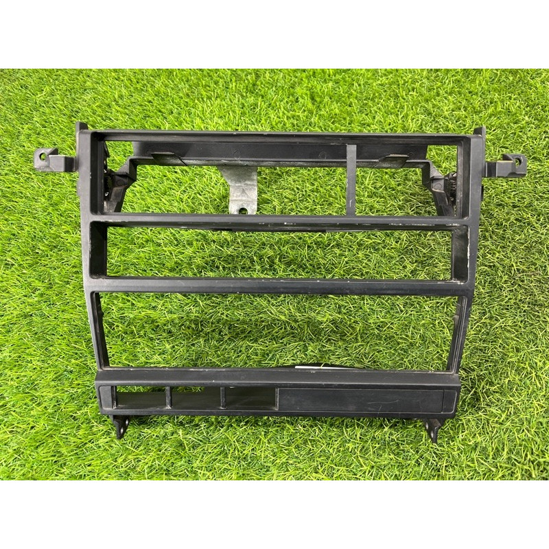 Кронштейн магнітофона (салон) BMW 7-series E38 51168125559