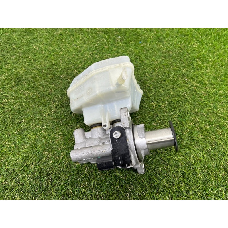 Главный тормозной цилиндр (тормозная система) Volkswagen Touareg NF 2011 3.0 TDI 7P0611019