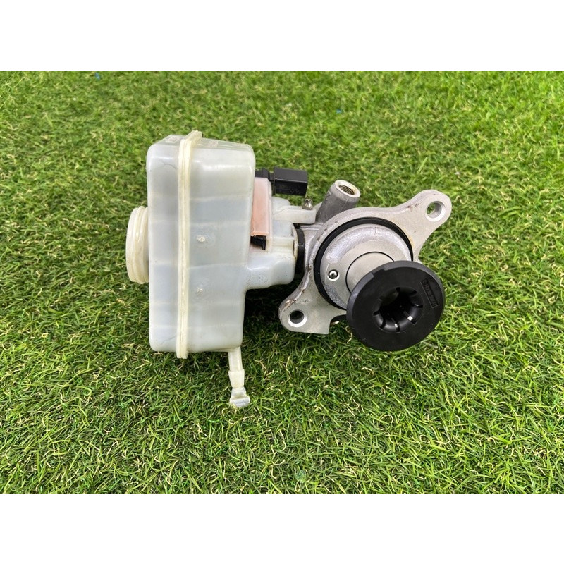 Главный тормозной цилиндр (тормозная система) Volkswagen Touareg NF 2012 3.6 CGRA 7P0611019A