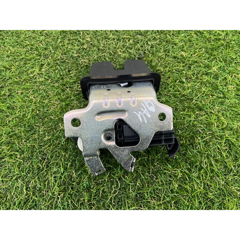 Замок багажника (кузов и элементы) AUDI A4 B9 2017 2.0 DBPA 8W0827503