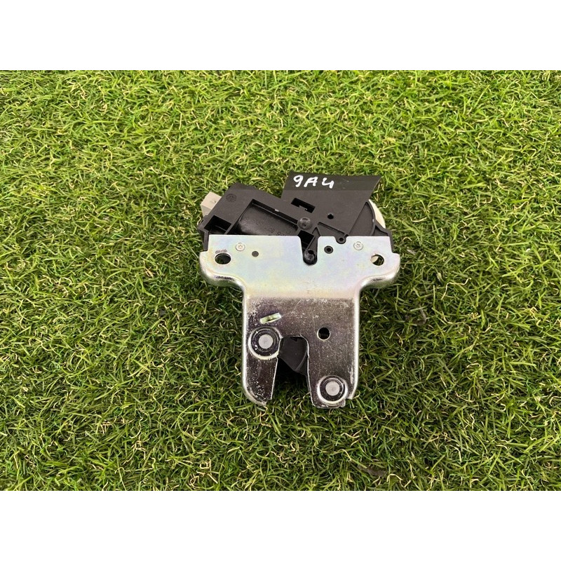 Замок багажника (кузов и элементы) AUDI A4 B8 2012 2.0 CAEB 4F5827505D