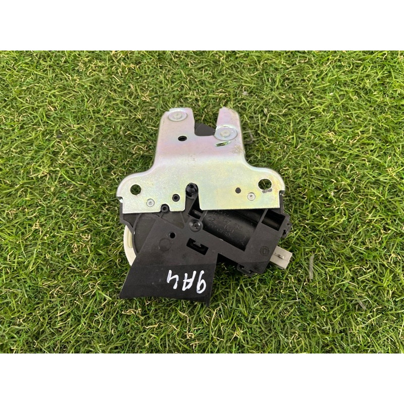 Замок багажника (кузов и элементы) AUDI A4 B8 2012 2.0 CAEB 4F5827505D