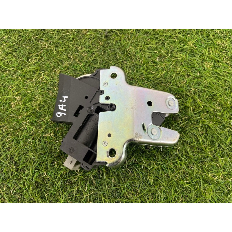 Замок багажника (кузов и элементы) AUDI A4 B8 2012 2.0 CAEB 4F5827505D