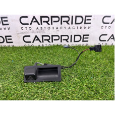 Кнопка открывания крышки багажника