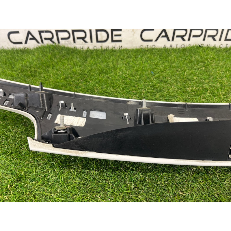 Накладка крышки багажника (кузов и элементы) Jeep Grand Cherokee WK2 2017 3.6 6KL53GW7AA