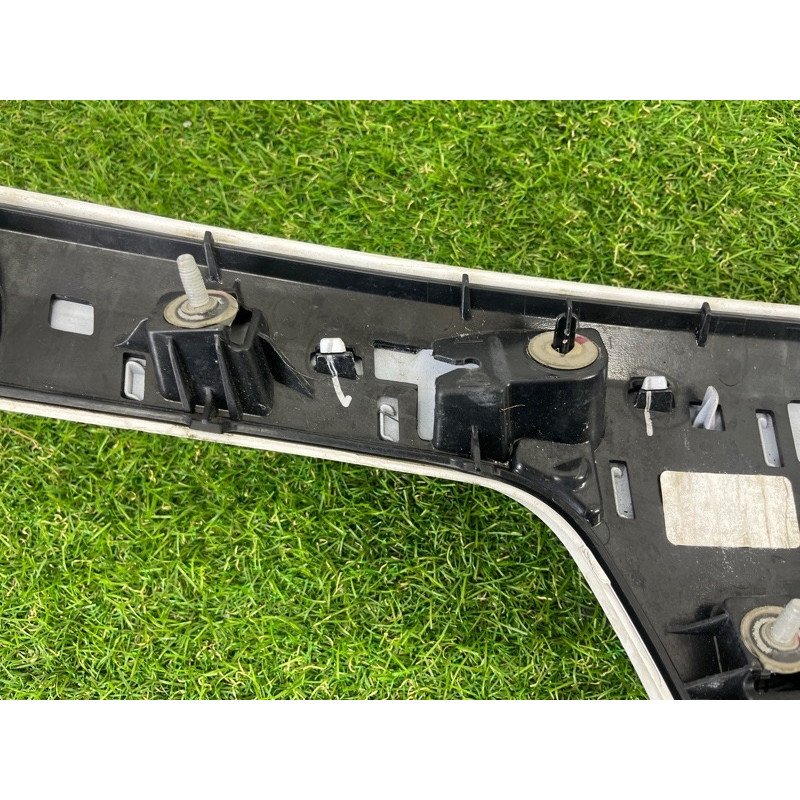 Накладка крышки багажника (кузов и элементы) Jeep Grand Cherokee WK2 2017 3.6 6KL53GW7AA