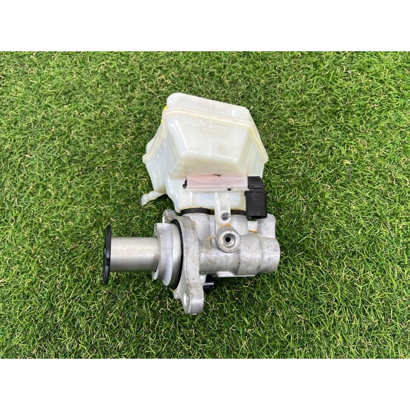 Главный тормозной цилиндр (тормозная система) Volkswagen Touareg NF 2013 3.6 7P0611019A