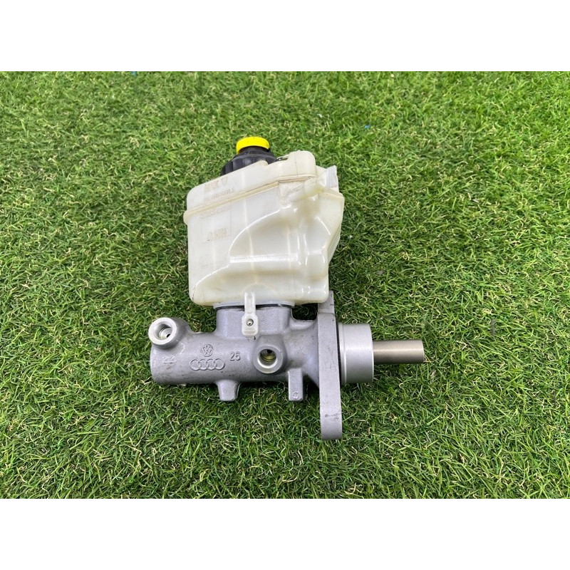 Главный тормозной цилиндр (тормозная система) AUDI Q7 4L 2011 3.0 CATA 7L8611019F