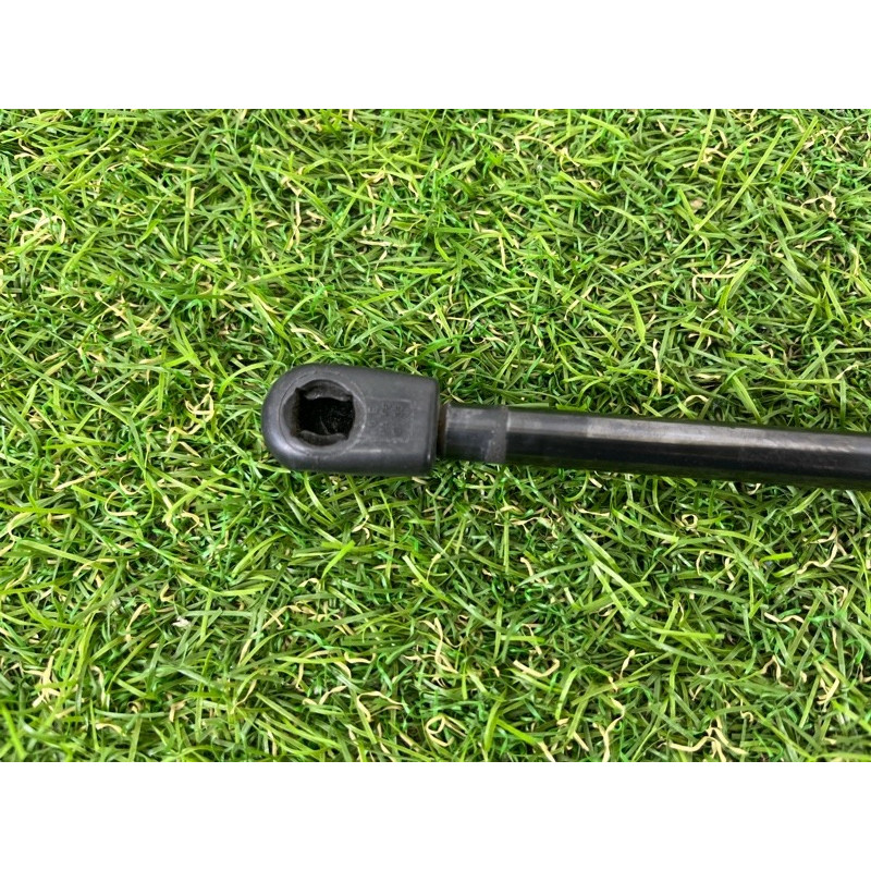 Амортизатор багажника (кузов и элементы) Jeep Grand Cherokee WK2 2017 3.6 68165051AC