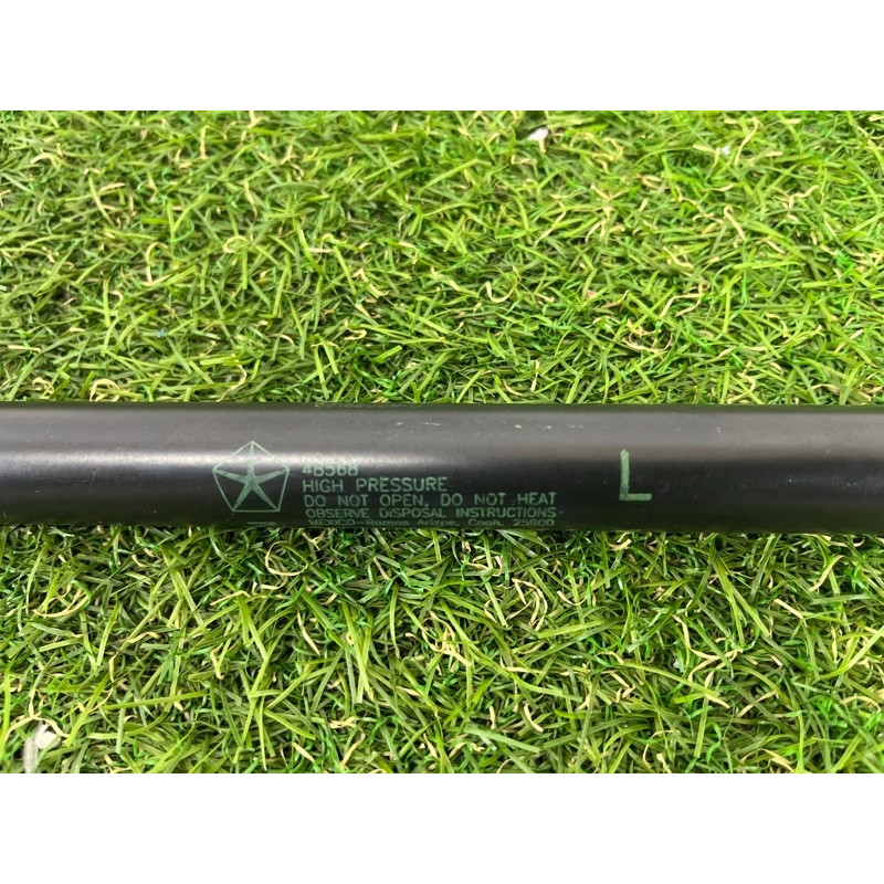 Амортизатор багажника (кузов и элементы) Jeep Grand Cherokee WK2 2017 3.6 68165051AC