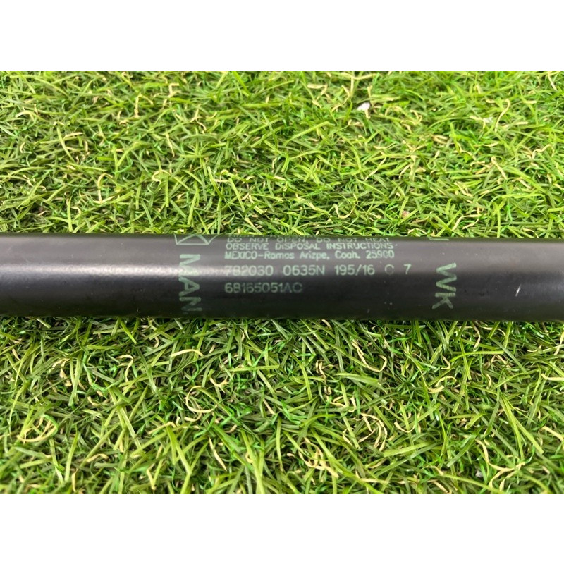 Амортизатор багажника (кузов и элементы) Jeep Grand Cherokee WK2 2017 3.6 68165051AC