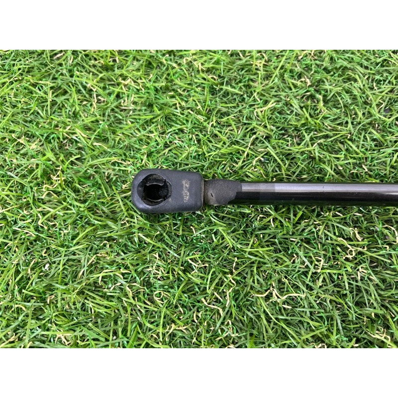 Амортизатор багажника (кузов и элементы) Jeep Grand Cherokee WK2 2014 3.0 Diesel EXF 68165052AB