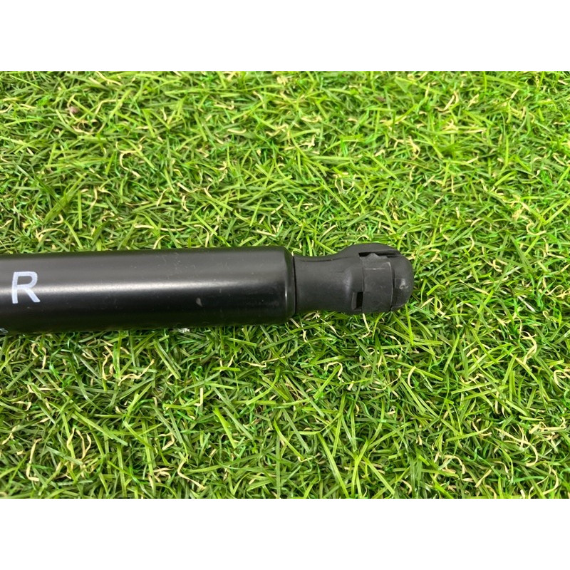 Амортизатор багажника (кузов и элементы) Jeep Grand Cherokee WK2 2014 3.0 Diesel EXF 68165052AB