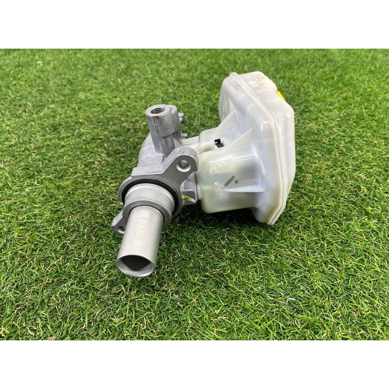 Главный тормозной цилиндр (тормозная система) Jeep Grand Cherokee WK2 2017 68306574AA