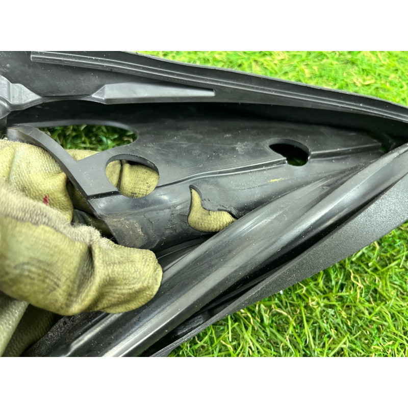 Уплотнитель стекла двери (кузов и элементы) BMW 5-series Gran Turismo F07 2011 3.0 N55B30 51337196334