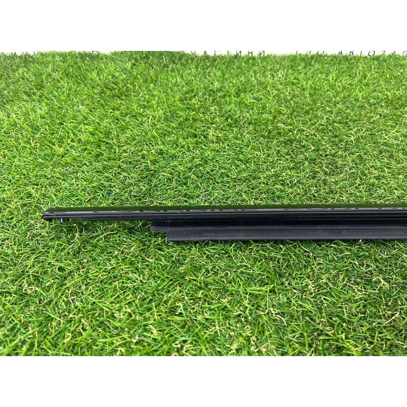 Молдинг стекла (кузов и элементы) Jeep Grand Cherokee WK2 2020 3.6 68257256AE