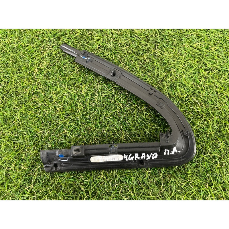 Молдинг двери (уголок) внешний (наружные элементы кузова) Jeep Grand Cherokee WK2 2020 3.6 68257469AB