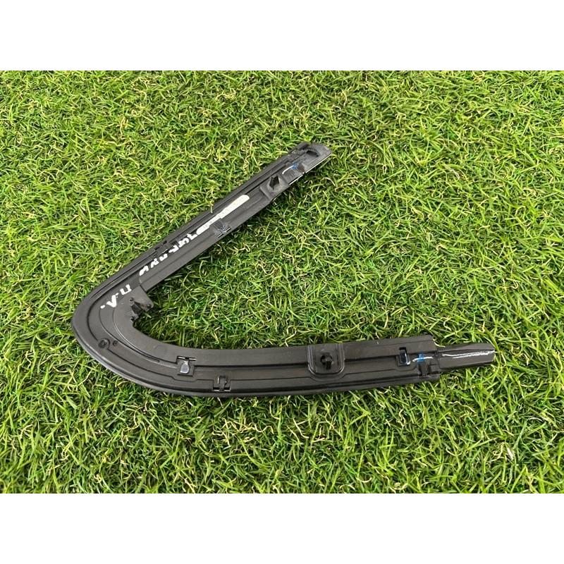 Молдинг двери (уголок) внешний (наружные элементы кузова) Jeep Grand Cherokee WK2 2020 3.6 68257469AB