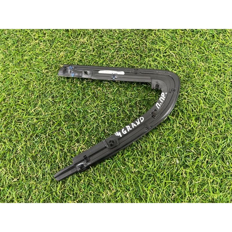 Молдинг двери (уголок) внешний (наружные элементы кузова) Jeep Grand Cherokee WK2 2020 3.6 68257468AB