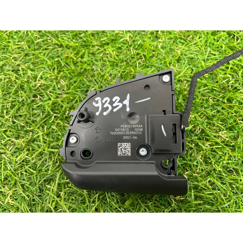 Кнопки руля (электрика / кнопки) Jeep Grand Cherokee WK2 2020 3.6 68321895AA