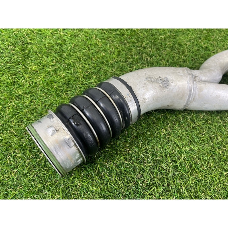 Патрубок інтеркулера (двигун та елементи) BMW 3-series E93 2008 3.0 N54 11657556551