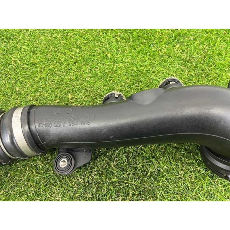 Патрубок интеркулера (двигатель и элементы) BMW 3-series E93 2008 3.0 N54 13717590306