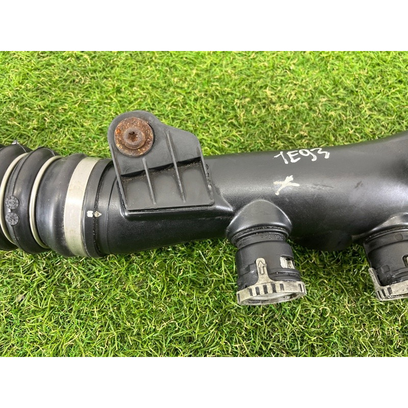 Патрубок интеркулера (двигатель и элементы) BMW 3-series E93 2008 3.0 N54 13717590306