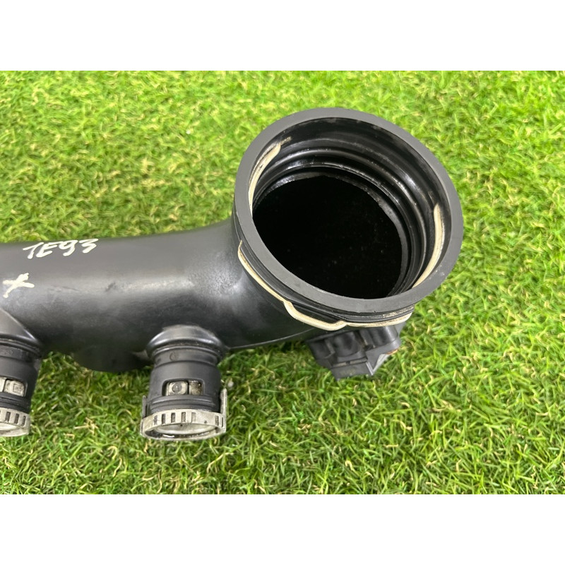 Патрубок интеркулера (двигатель и элементы) BMW 3-series E93 2008 3.0 N54 13717590306