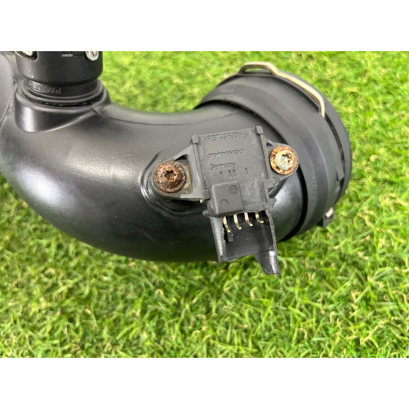 Патрубок интеркулера (двигатель и элементы) BMW 3-series E93 2008 3.0 N54 13717590306