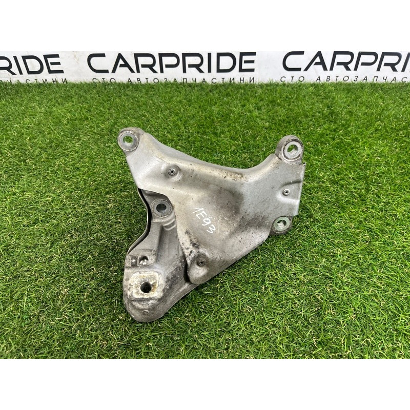 Кріплення подушки двигуна (кронштейни двигуна) BMW 3-series E93 2008 3.0 N54 22116772154